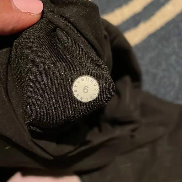 Lululemon Zebra Align 25” Size 6 - Picture 4 of 4